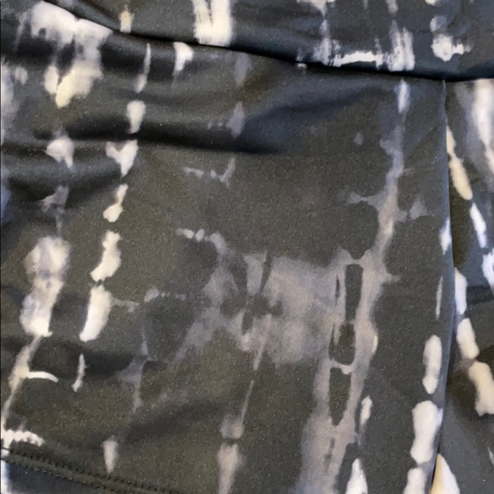 FP Movement Onzie cinch yoga shorts NWOT - Picture 3 of 5